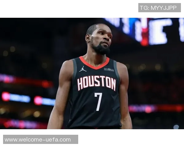 火箭队出征四连客战太阳勇士爵士两场登机照中未见杜兰特身影 火箭队出征四连客战太阳勇士爵士两场登机照中未见杜兰特身影